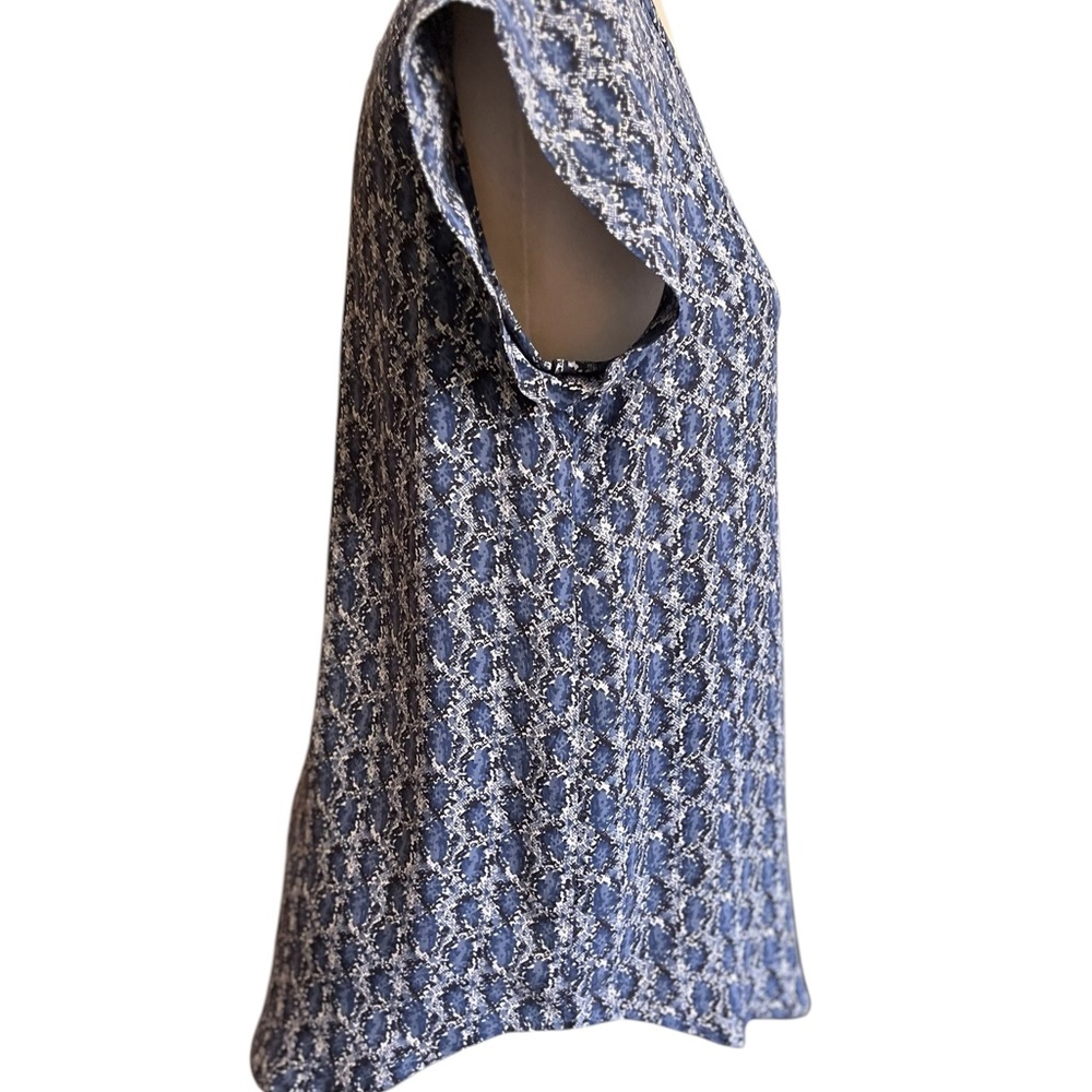 Joie 💯% silk comfort career, whimsical,
Business casual cap sleeve shirt - Picture 3 of 10